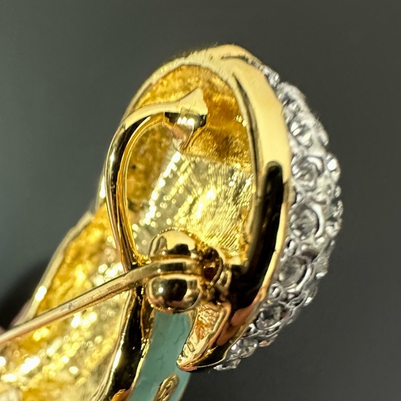 ENAMEL PARROT PIN - Picture 2 of 5